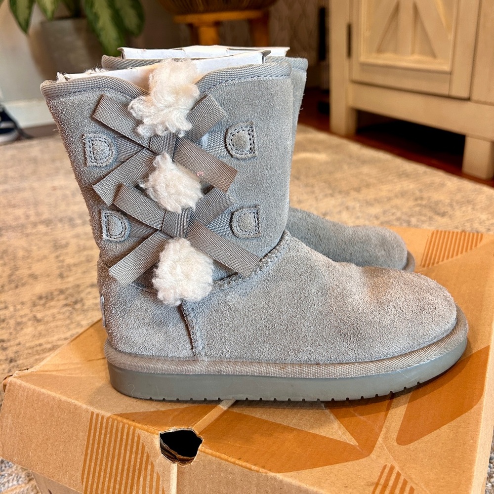 Koolaburra Gray Suede Boots with Furry Lining